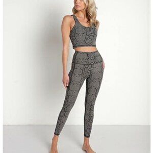 Varley Let's Go Pockets 25 Grey Snakeskin, Sz XS NWT